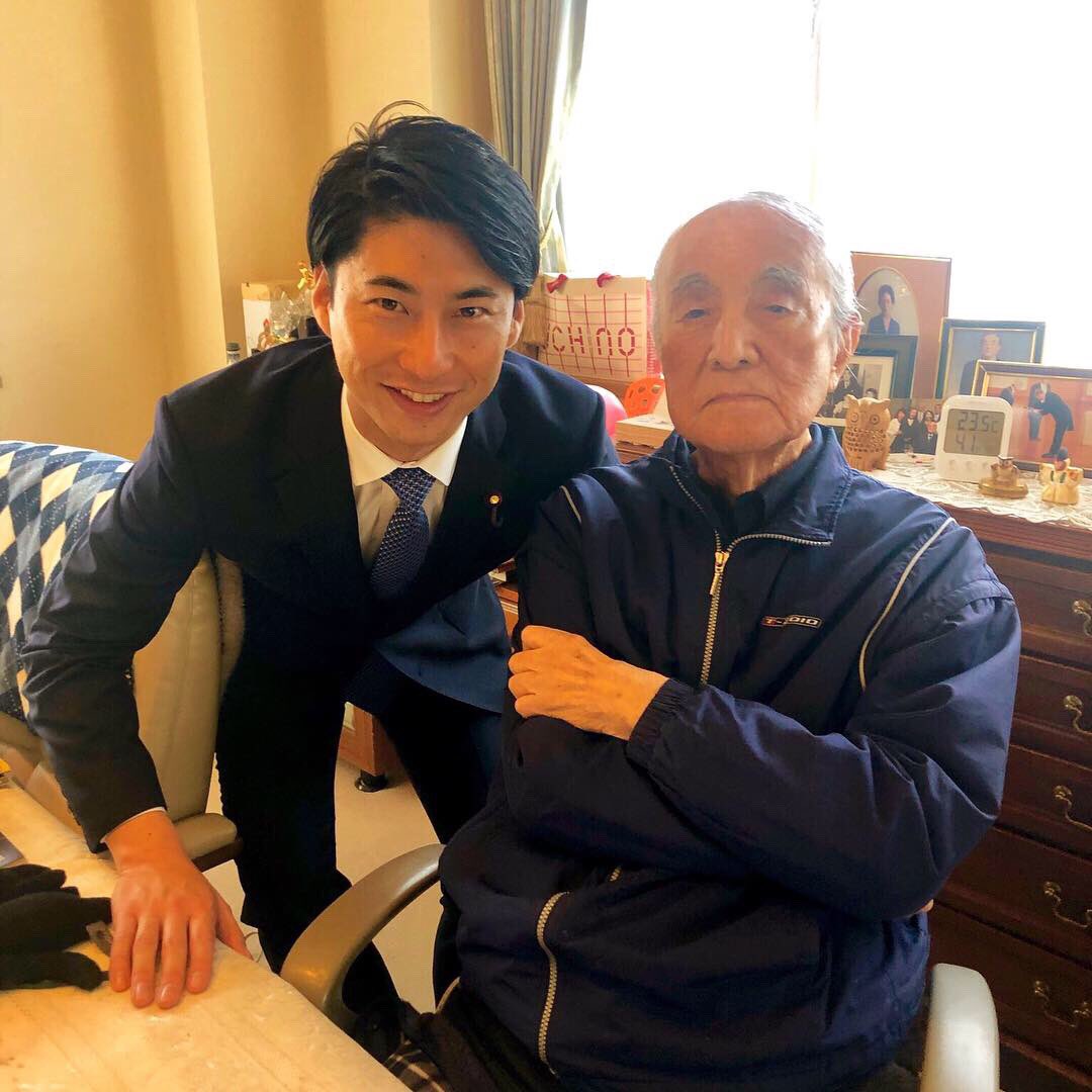 来月101歳 #4時代を生きる #相変わらず机に大量の本を積み重ねて勉強