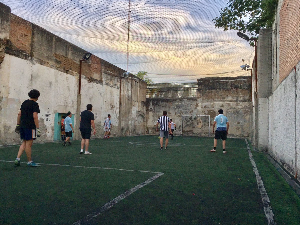 centrogolmx's tweet photo. 🌞⚽️🍺
Hoy empezamos actividad con sol, cerveza y fútbol.
#LigaLunes
#CentroGolMx
#PorAmorAlFutbol https://t.co/36uxsmvQ64