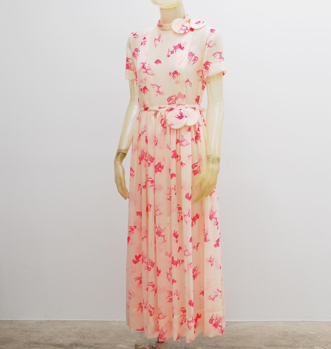 Fashion Express Twitterissa 原田知世 さん衣装 ドラマ あなたの番です の番宣で 原田知世さんが着用の衣装の情報も追加しています 個性的な柄が可愛いワンピース2点のブランドが判明しています 詳細はこちら T Co 5qtznq7ncb あな番 衣装