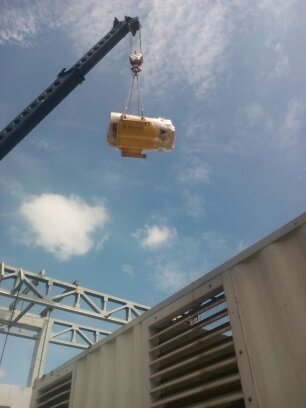 fps73ca's tweet photo. Instalación de alternador y armado de grupo D3516 #Caterpillar @CaterpillarInc  #Venezuela https://t.co/8f4WZMVUu5
