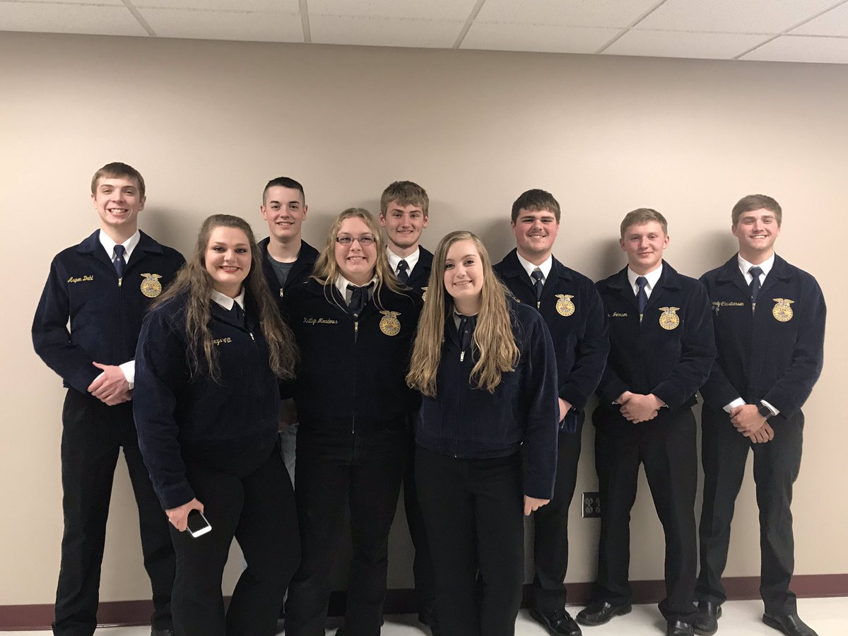 madisonagffa's tweet photo. Senior Members! Gonna miss this crew! https://t.co/9jmWwJO4Ip