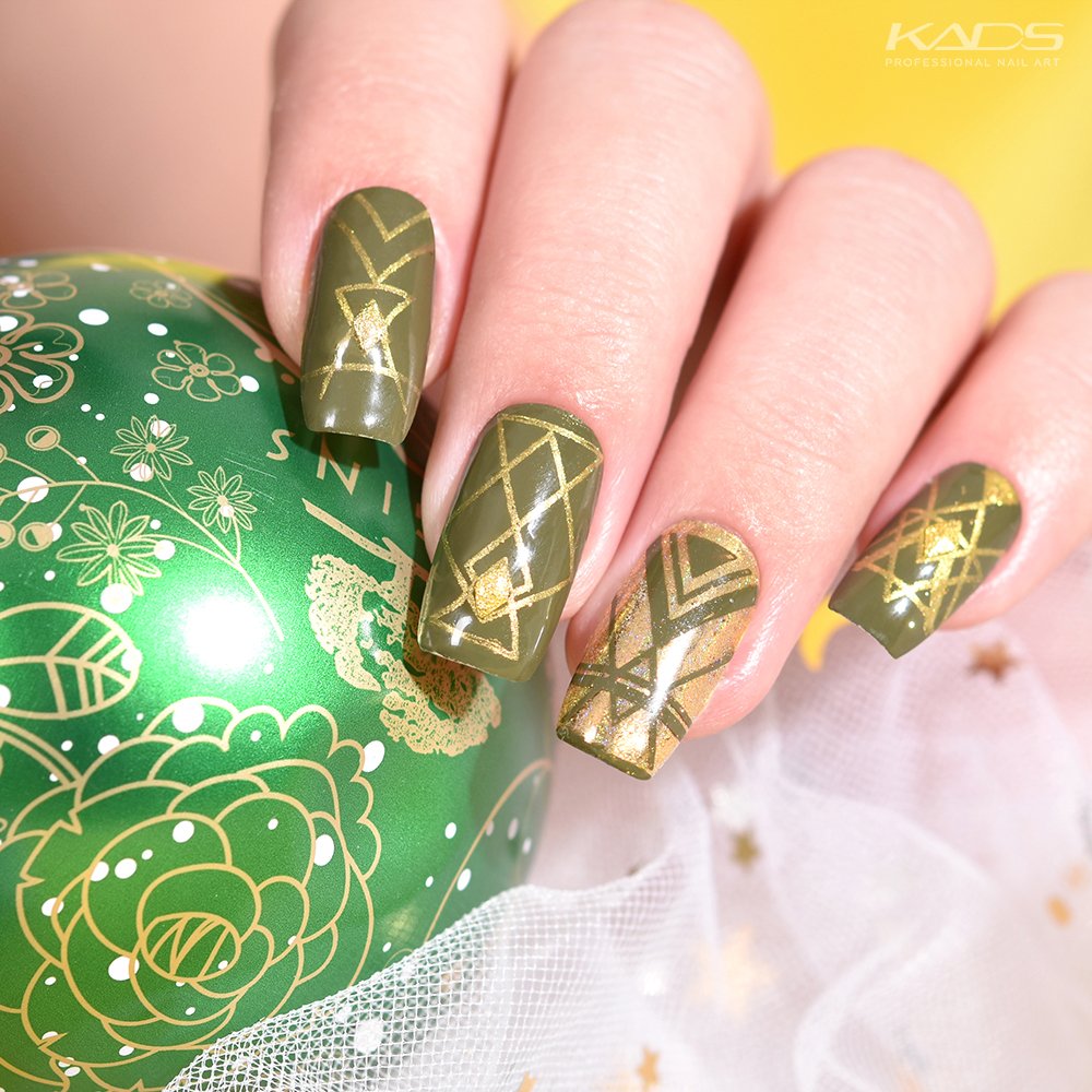 Kadsnailart's tweet photo. Nail design using KADS stamping plate MIN 010 from AliExpress store(link in bio). #nails #kads #kadsnailart #nailart #nailfashion #nailwork #naildesigns #nailplates #nailpolish #nailartaddict #kadsmin #kadmin010 #greennails #gllitternails #goldnails #geometrynails #fancynails https://t.co/J78651LDz4