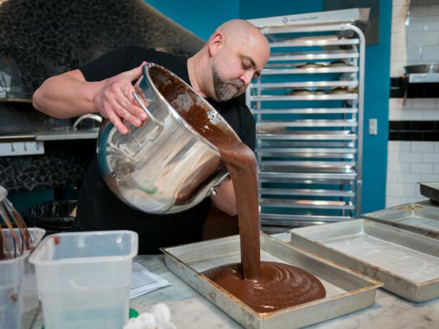 It’s time to get back in the bakery for @DuffGoldman’s brand-new show #DuffTakesTheCake! RT if you’re watching along with us!