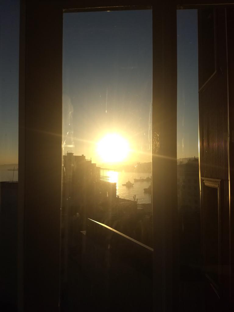 QxitaGB's tweet photo. Que lindo comenzar el viaje al trabajo así ..lindo día en un bello lugar.. no tiene precio 😊
#Valparaíso
#valpolovers https://t.co/7kkHvTdY14