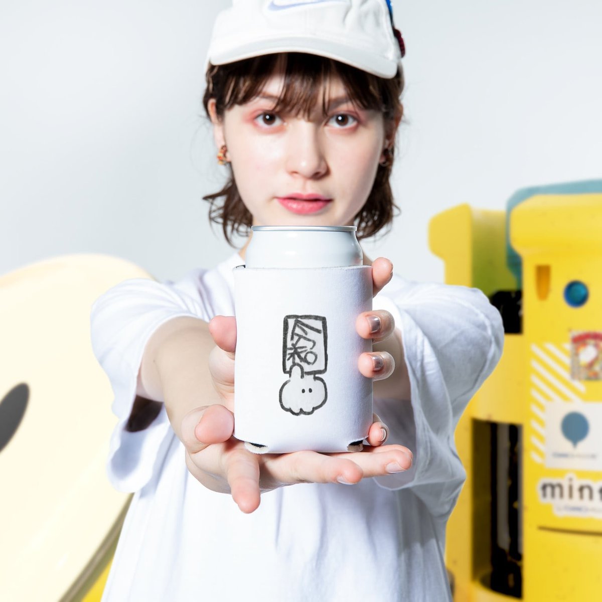 ウサギちゃんががんばって令和って書いたやつ。suzuri さんでグッズにしてみたのでみてね?

https://t.co/XCXn8zj2ED 