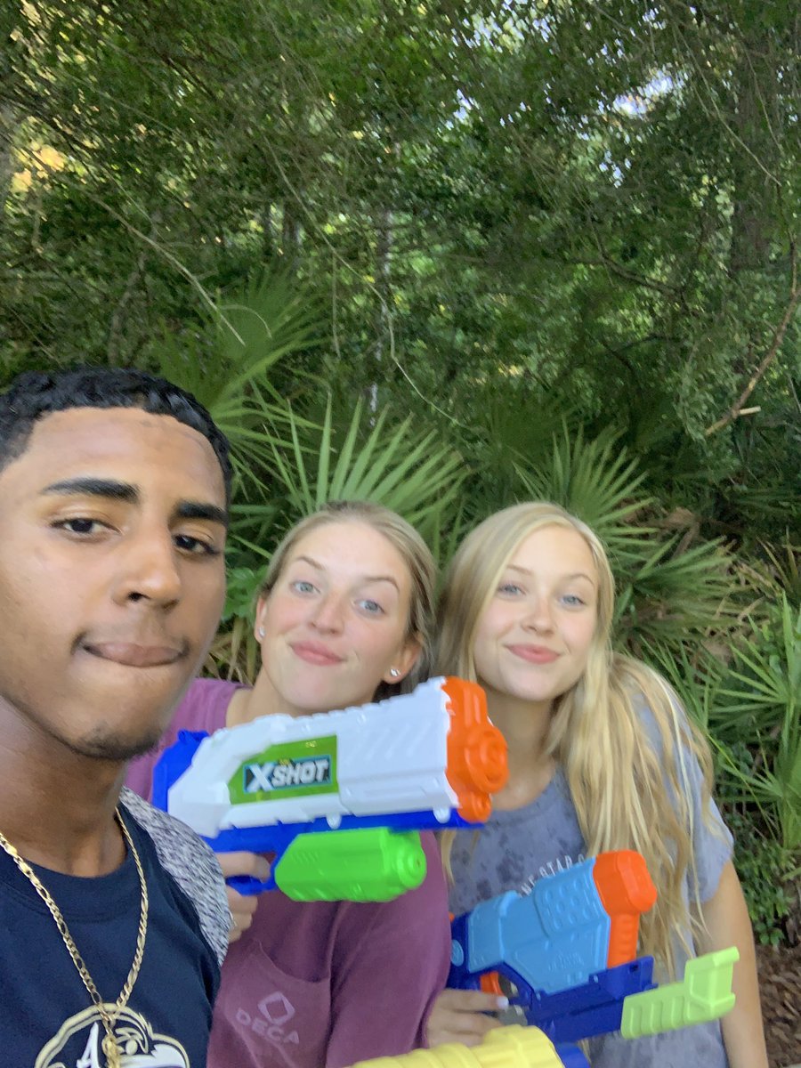 squirt_6's tweet photo. Andrew kills Dj,Lexi,Katie,Keegan, and George @AHSWaterWars19 https://t.co/1N7ig6cA5A