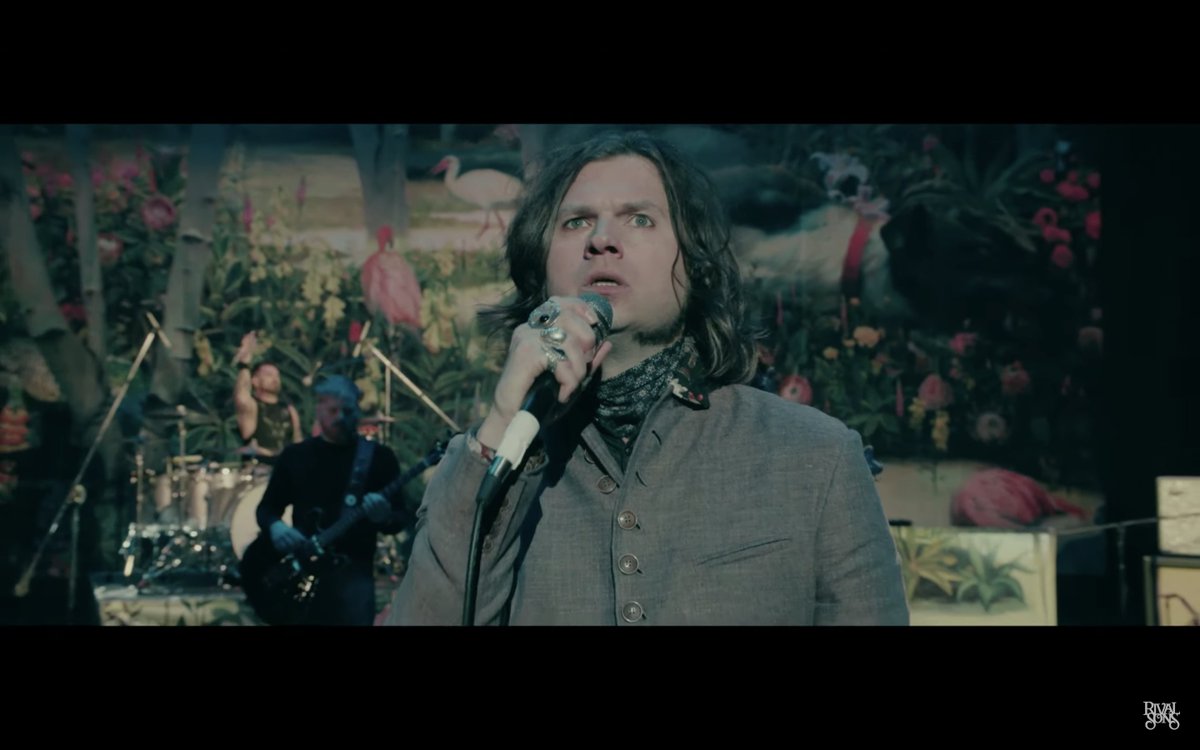 RollingStone's tweet image. Rival Sons play a feverish version of "Too Bad" to an empty theater in the song's new video. Watch here rol.st/2KHDGf5