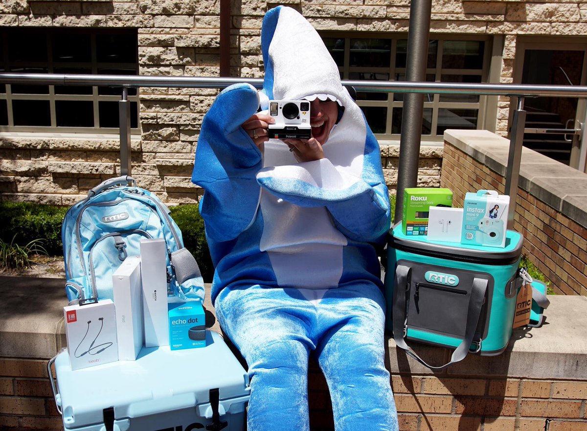tamu_ucen's tweet photo. Need more incentives to come #staysalty with us on Wednesday, April 17th? Check out our GRAND PRIZE GIVE-AWAYS donated by University Center at Texas A&amp;M! You must visit at least 6 vendor booths to be entered to win one of these fin-tastic prizes! #MSCBDAY2019 #thisbirthdayBITES https://t.co/mTlKLu09EQ