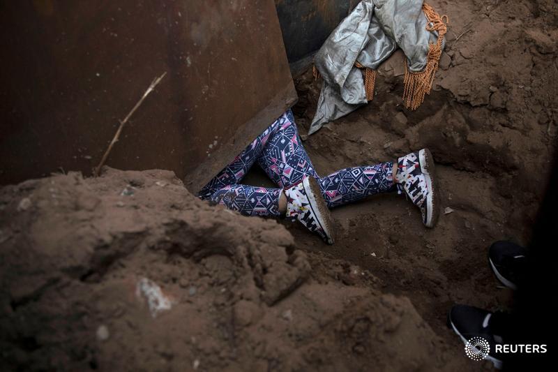 reuterspictures's tweet photo. Reuters won the Pulitzer Prize for breaking news photography for its coverage of migrants traveling to the United States. See the images: https://t.co/sr0N3jXP7J https://t.co/BHiNiagzd3