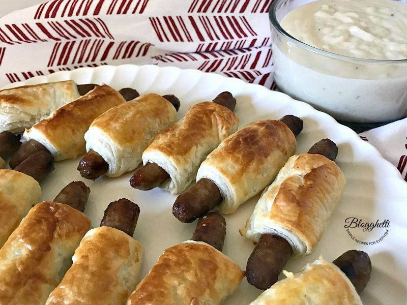 Blogghetti's tweet photo. Serve these Sausage Biscuit Dippers with Gravy at your breakfast or brunch get together. They make the perfect finger food and are easy to make. #sausage #biscuits #gravy #puffpastry #Wewalka #easypuffpastry #EasterBrunchWeek #fingerfood https://t.co/0zetZMeDxt @Wewalka https://t.co/tV7ES7HrHc