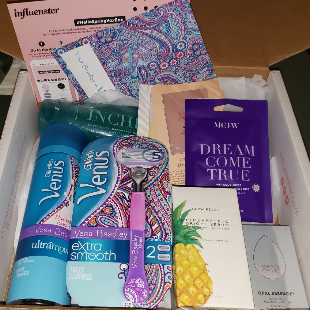 SurrendertoVi's tweet photo. So excited to test out this #voxbox! It's my 2nd ever, and I feel so honored to receive these free to test, thank you @Influenster #HelloSpringVoxBox #complimentary @GlowRecipe #PineappleBright @Beautyblender #aceyourbase @mcjwbeauty #IWriteTheRules @venus #venusXverabradley https://t.co/PRwefrx2yA