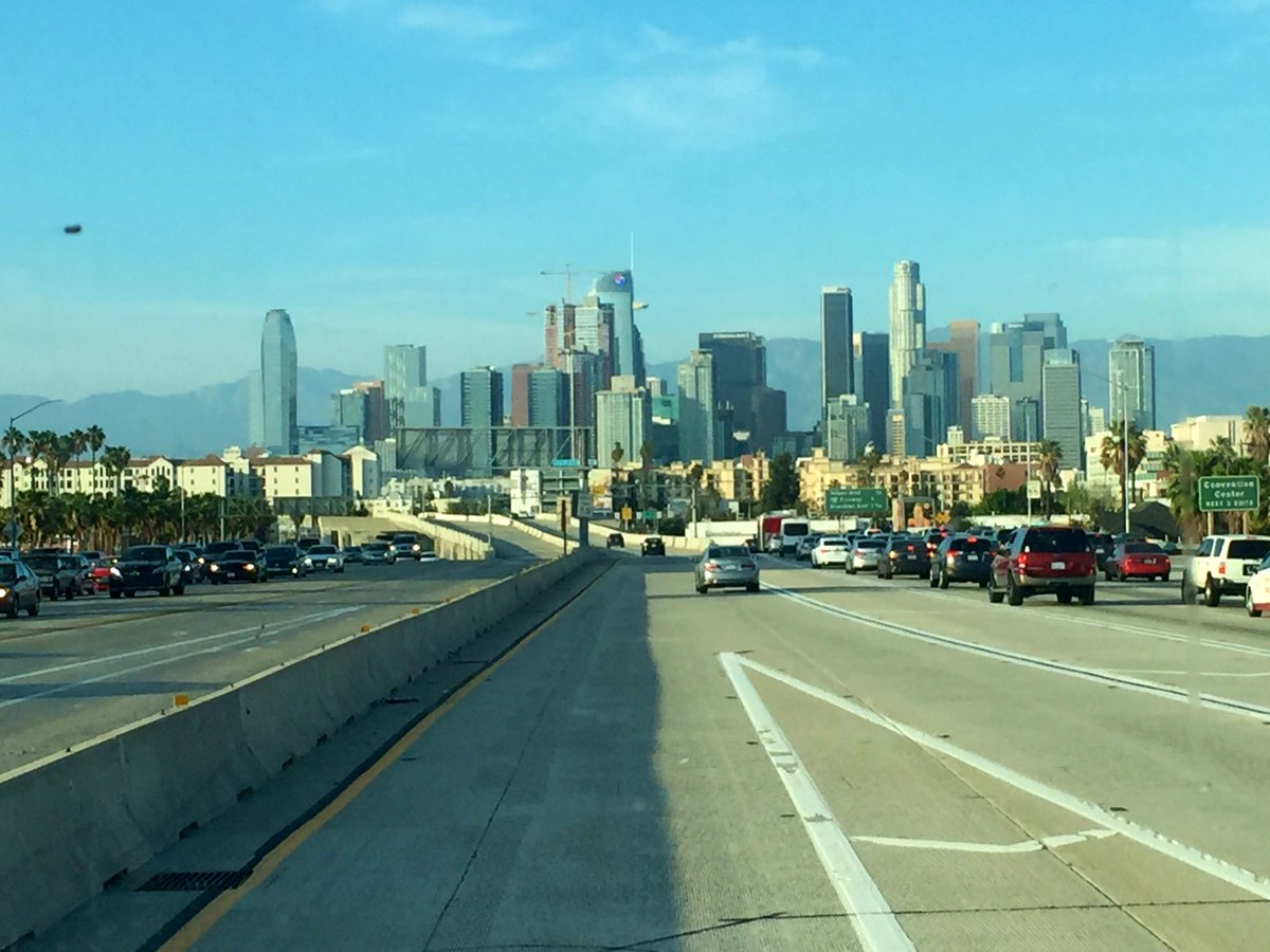 _KennyUong_'s tweet photo. Views from the ride on @ladottransit Commuter Express Line 439 earlier! There were a total of seven passengers onboard (three of which are @LATimes journalists)! π @LADOTofficial #LADOTTransit #NewspaperExpress #CommuterExpress #MyDayInLA https://t.co/65L7irFA0t