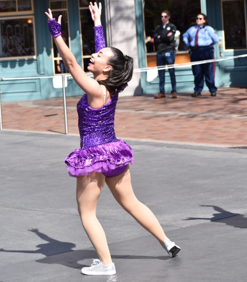 ZulmaGal's tweet photo. Los sueños se cumplen? Si, si se cumplen, cuando se lucha por conseguirlos, hoy lo cumpliste mi niña😍 dedicación, compromiso y perseverancia, fueron clave para lograrlo! #SigueSoñando #MDAStudio #Disney @Karina_BarrazaV @COLUMNAVIVEROS @SoledadDurazo @juanitaromeromx https://t.co/jsyk70NSeo