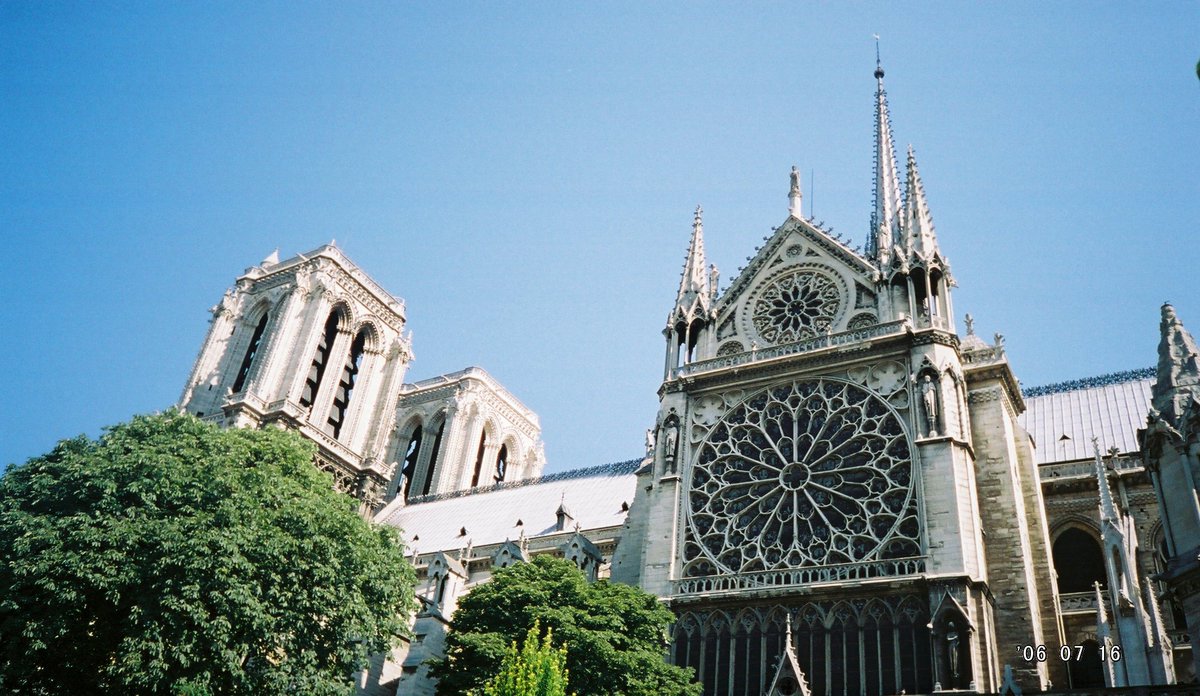 mariabeep's tweet photo. My own #NotreDameCathedral memories #2006. https://t.co/inFbVaHq2U