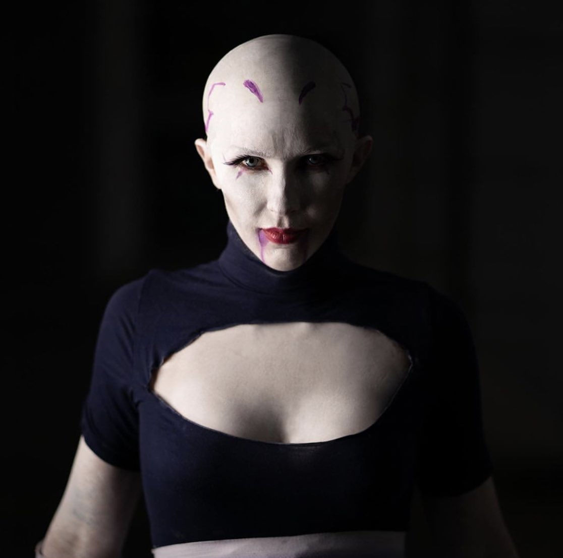 BlondieDoesThis's tweet photo. When a photographer grabs you and takes you outside during the day, in the shade with one light and this is the result! Just wow!!!
Photo by Danny_Medina on Instagram
Cosplay by me!
#asajjventress #asajjventresscosplay #sithassassin #clonewarscosplay #sexysithcosplay #sithbabe https://t.co/Ks9M49hhmz