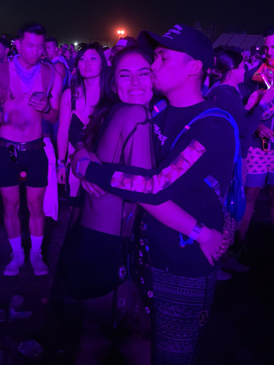 _damnmika's tweet photo. Thank u for making me the happiest gal around #day1withmyday1 https://t.co/M1mCz4y1yX