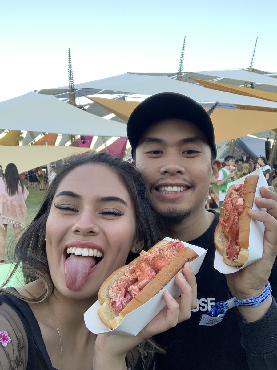 _damnmika's tweet photo. Thank u for making me the happiest gal around #day1withmyday1 https://t.co/M1mCz4y1yX