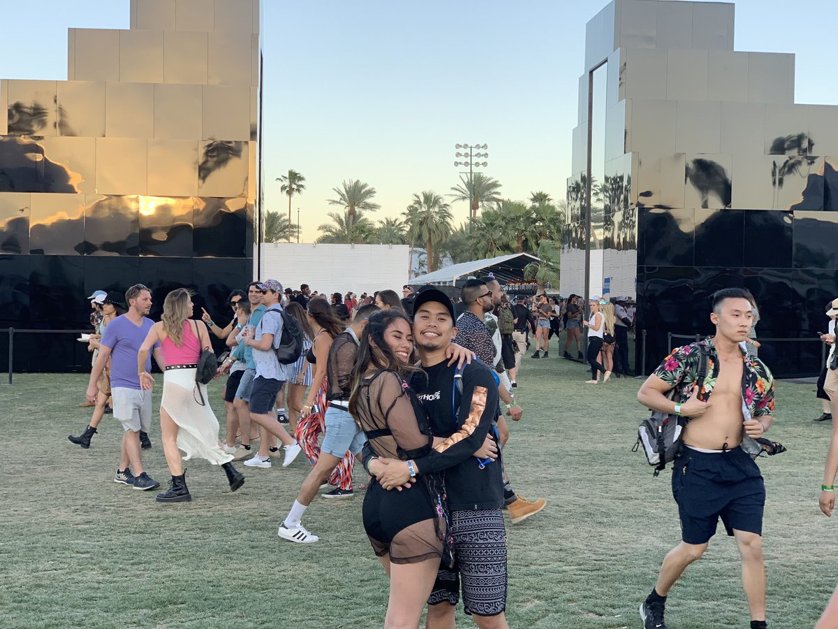 _damnmika's tweet photo. Thank u for making me the happiest gal around #day1withmyday1 https://t.co/M1mCz4y1yX