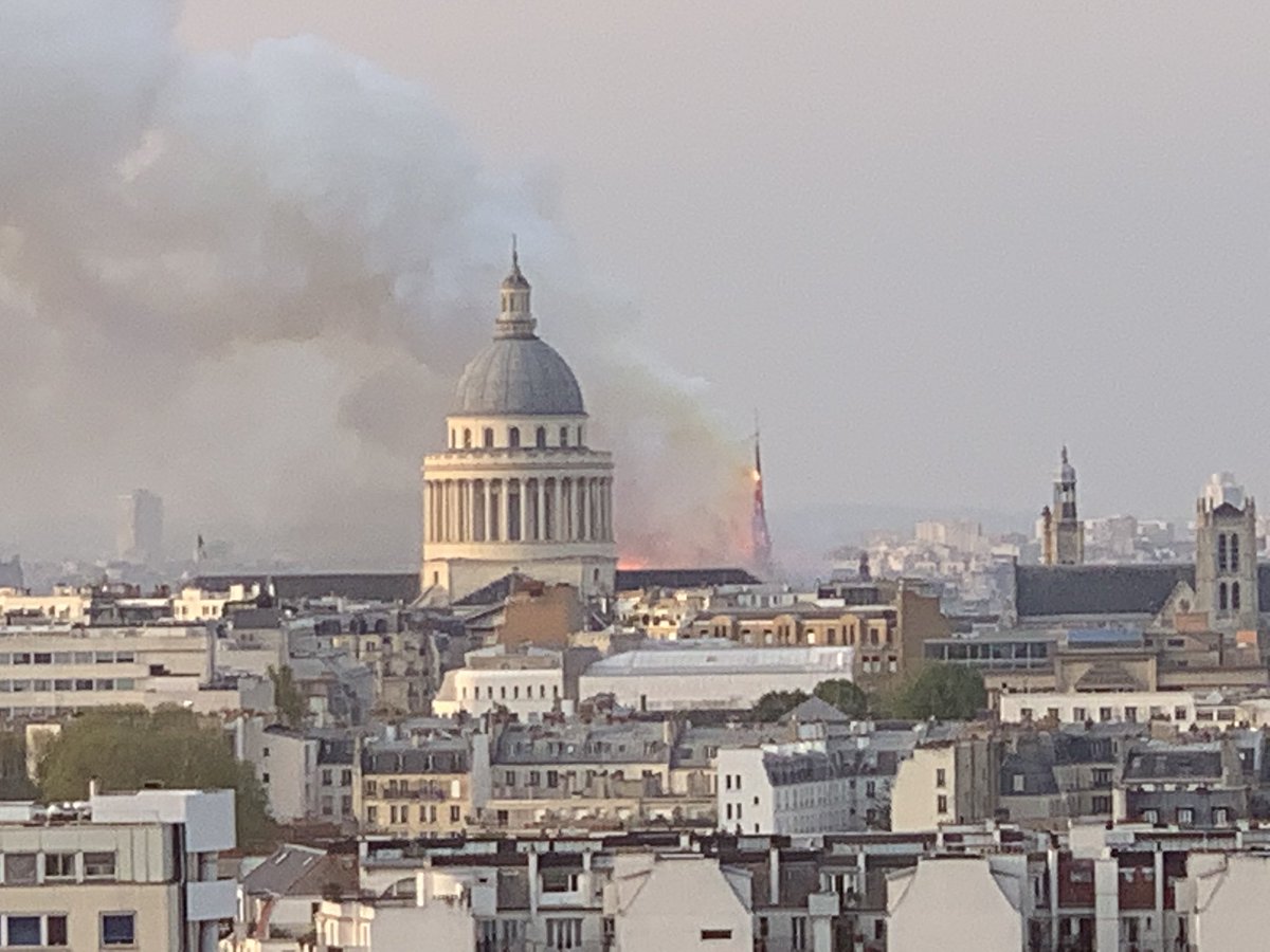 LeeCC_James's tweet photo. Sad to see #NotreDameFire on my way back from work yesterday 😢for🇫��� https://t.co/x0hPBRyI36