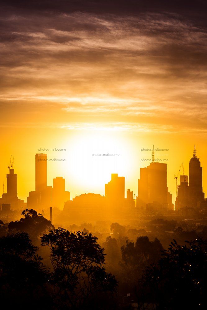 MelbourneDaily's tweet photo. It was hot, but not so much now... Download from https://t.co/gY3FUVwdIC #Melbourne https://t.co/nJK3BMeyhP