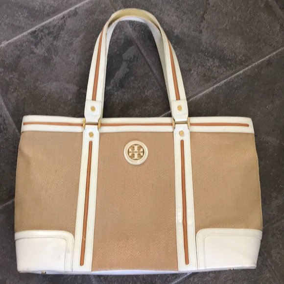 ReginaMina's tweet photo. So good I had to share! Check out all the items I'm loving on @Poshmarkapp from @fromdrabtofab1 #poshmark #fashion #style #shopmycloset #asos #toryburch #teeki: https://t.co/hh5qAYW61E https://t.co/DBzn6gMQKO