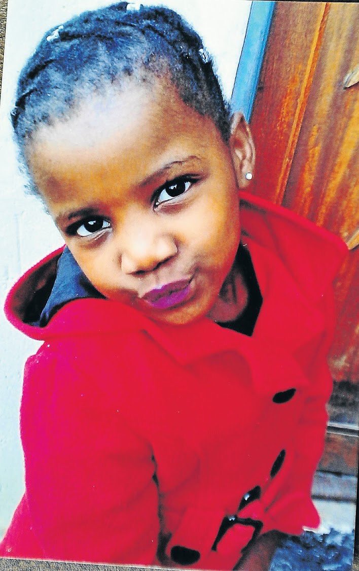 tumisole's tweet photo. #CountryDuty

#AmahleThabethe

#FindAmahleThabethe

Tweeps, please help @tlhabanelo9 find her little girl, Amahle. 

She was last seen on the 4th of April 2019. 

I can’t imagine the pain. 

Your retweet could assist in the possibility of locating her 🙏🏿 https://t.co/JoJEQTrDWP