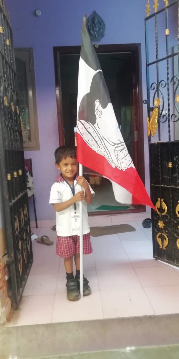 MaruthuGomu's tweet photo. Now a new change in the
 State of Tamil Nadu, today's generation of selected symbol.

 Every family in the State of Tamil Nadu, #Giftbox logo, they are regarded as a symbol of the success of the #பரிசுபெட்டகம் 

@TTVDhinakaran 

#AMMK #TTVDhinakaran
#VoteforGiftbox #ttv https://t.co/YyRFoTuXzP