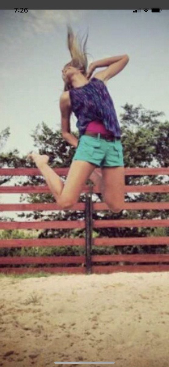 pamoo13's tweet photo. No one:

@keleighshea12 in middle school : https://t.co/8l5Frr0lgu