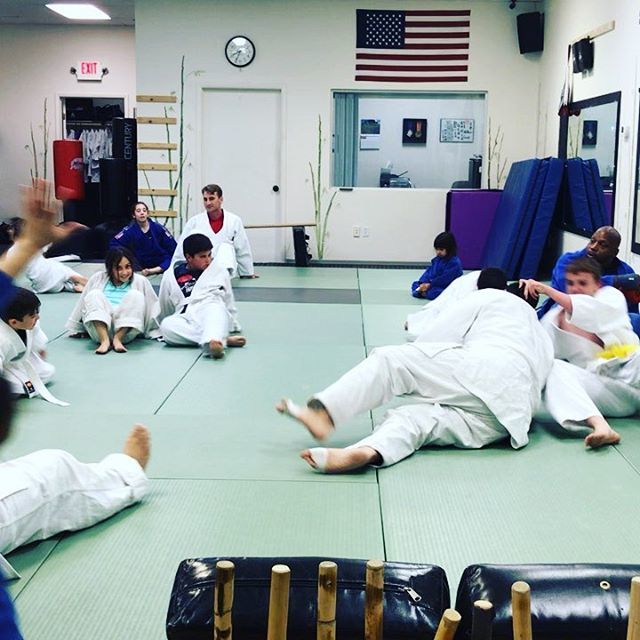 thelvmaa's tweet photo. Crab soccer in judo #lvmaa #judo #futureblackbelt https://t.co/u5nHZG4eEh https://t.co/RiXMdGpbS1