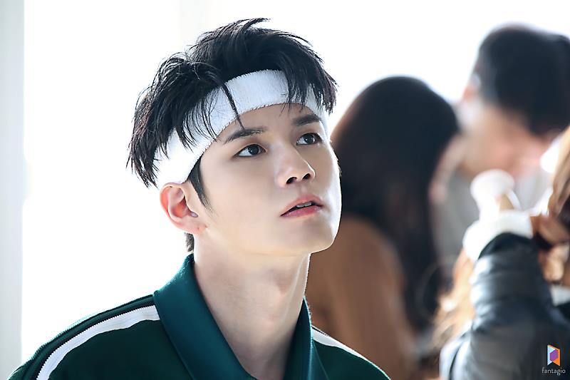 ong seongwu pics tweet media