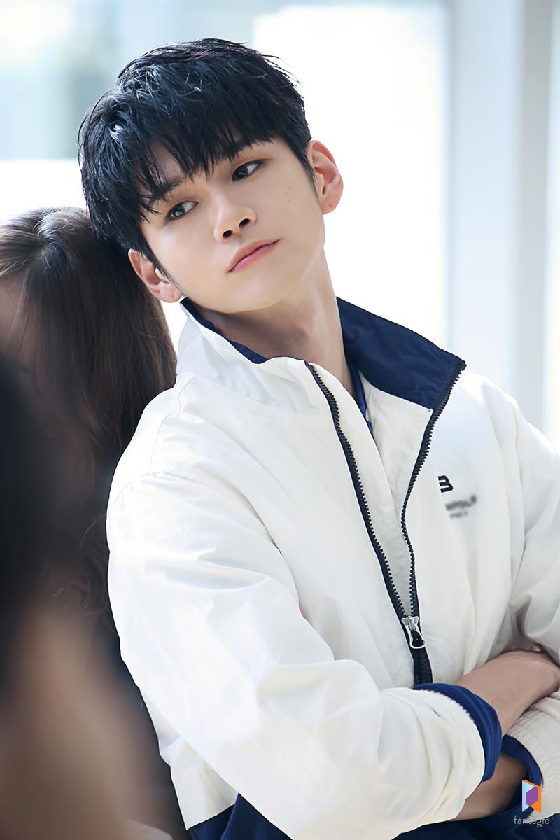 ong seongwu pics tweet media