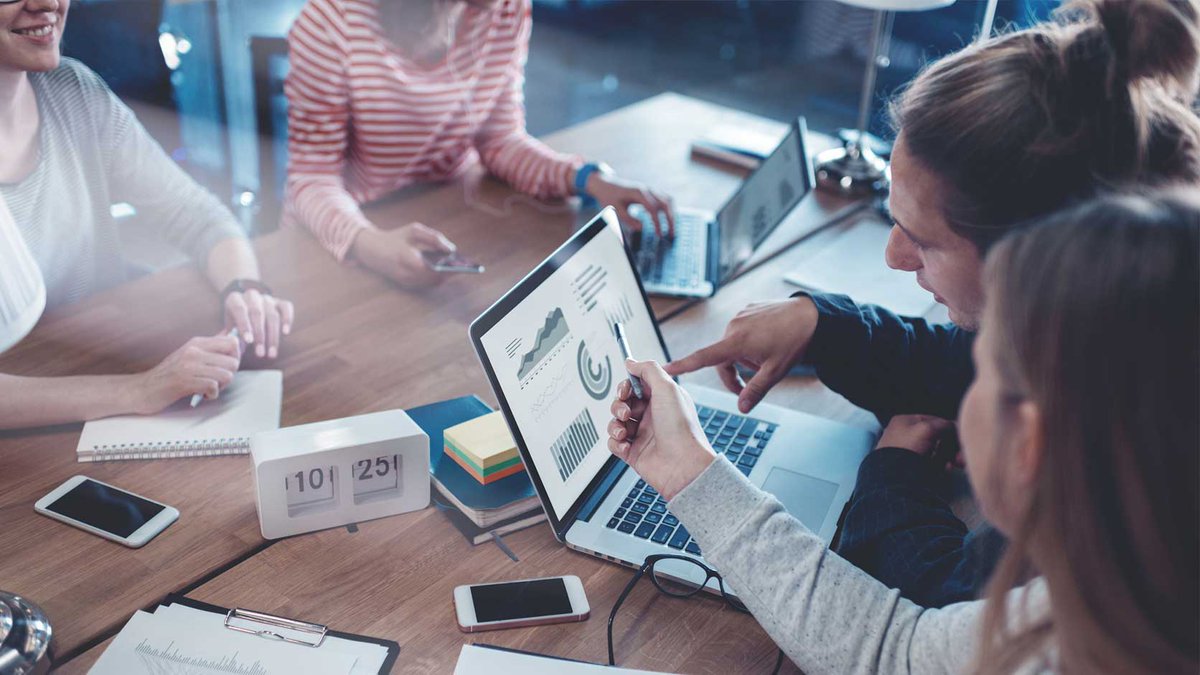 DivvyHQ's tweet photo. Coming up with ideas for your blog, social channels, or videos can get exhausting. Here are a few brainstorming ideas to stay nimble. https://t.co/D1UcQlzAkm #contentmarketing https://t.co/gzrrjrYwFf