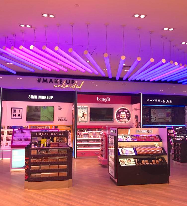 LBLTravelRetail's tweet photo. Aujourd'hui @ParisAeroport #Orly dévoile son terminal unique et une toute nouvelle boutique. Partenaire des marques depuis 30 ans, LBL est bien sûr présent dans cette aventure et nous continuerons d'accompagner le développement de l'aéroport ! #travelretail #luxe #TR #dutyfree https://t.co/Rip3X6o2UQ
