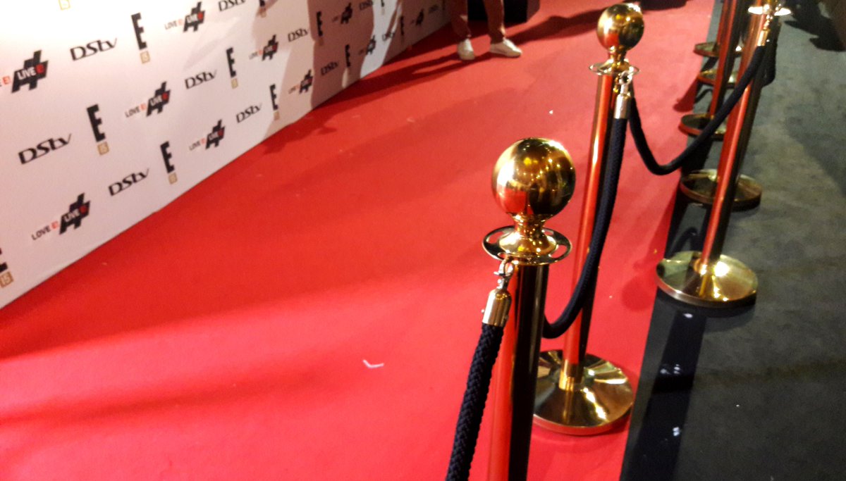 TVwithThinus's tweet photo. TV CRITIC NOTEBOOK. At E!'s #15YearsOfE in Africa #LoveELiveE event, I tried asking TV producer/Idols host Tebogo Thekisho (ProVerb) just 1 question - then something happened making me think about what's reasonable to expect from people on the red carpet:
https://t.co/XaMGHnWHtL https://t.co/9PPJBj66X1