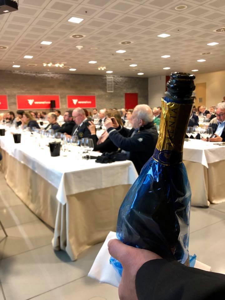 CantinaSMLP's tweet photo. The first worldwide wine tasting dedicated to wines aged under water: we're part of this with our #AkentaSub. #VermentinodiSardegna #Vermentino #AISItalia #Vinitaly2019 #Sardegna #Sardinia #Akenta #UnderwaterCellar https://t.co/ajxy1SxGYp