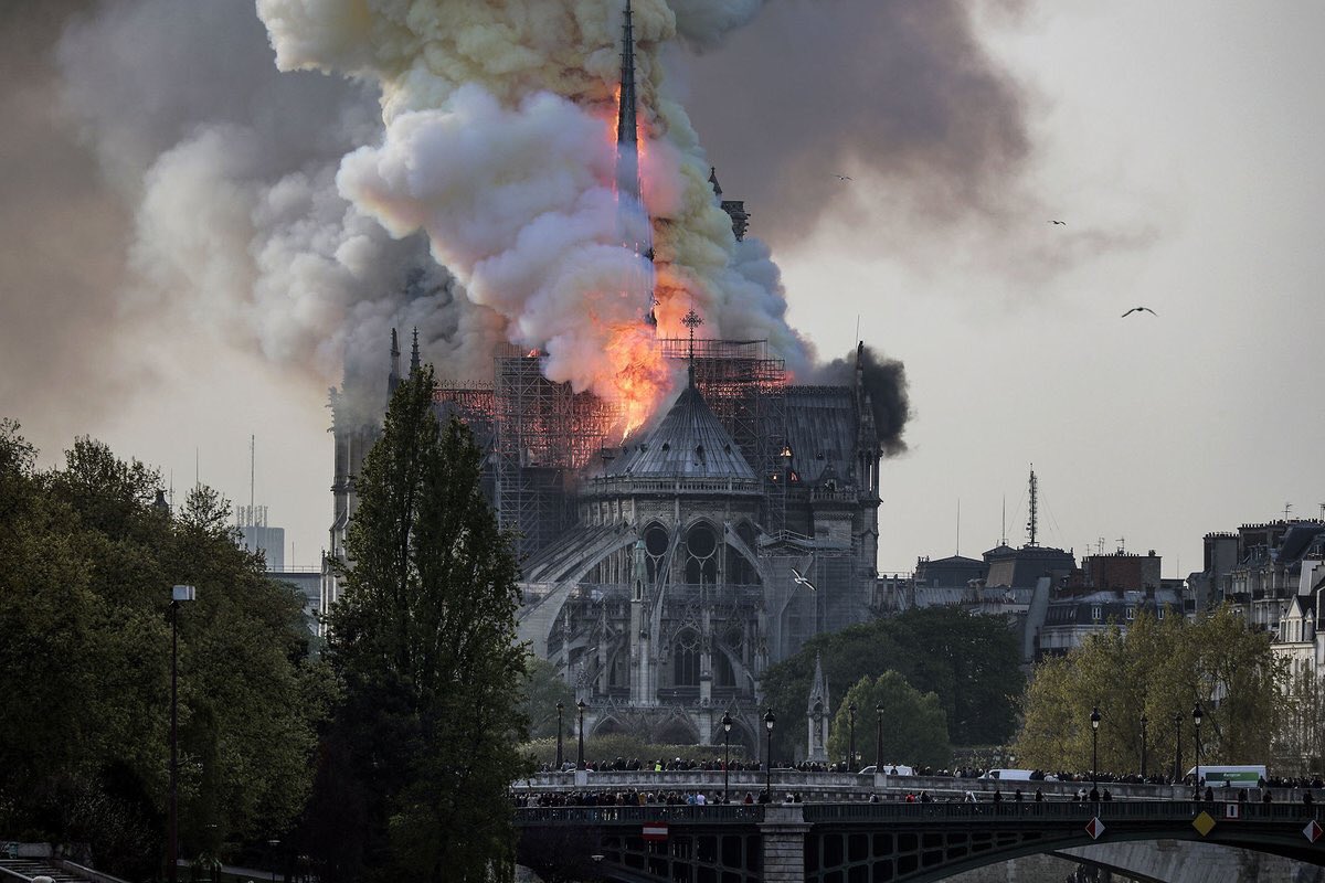 Многие слышали о пожаре, в результате которого пострадал великий собор Notre-Dame de Paris. Это большая потеря не только для французской культуры, но и для всего мира. Хорошая новость в том, что уже официально пообещали восстановить. Помним, скорбим 
Press F