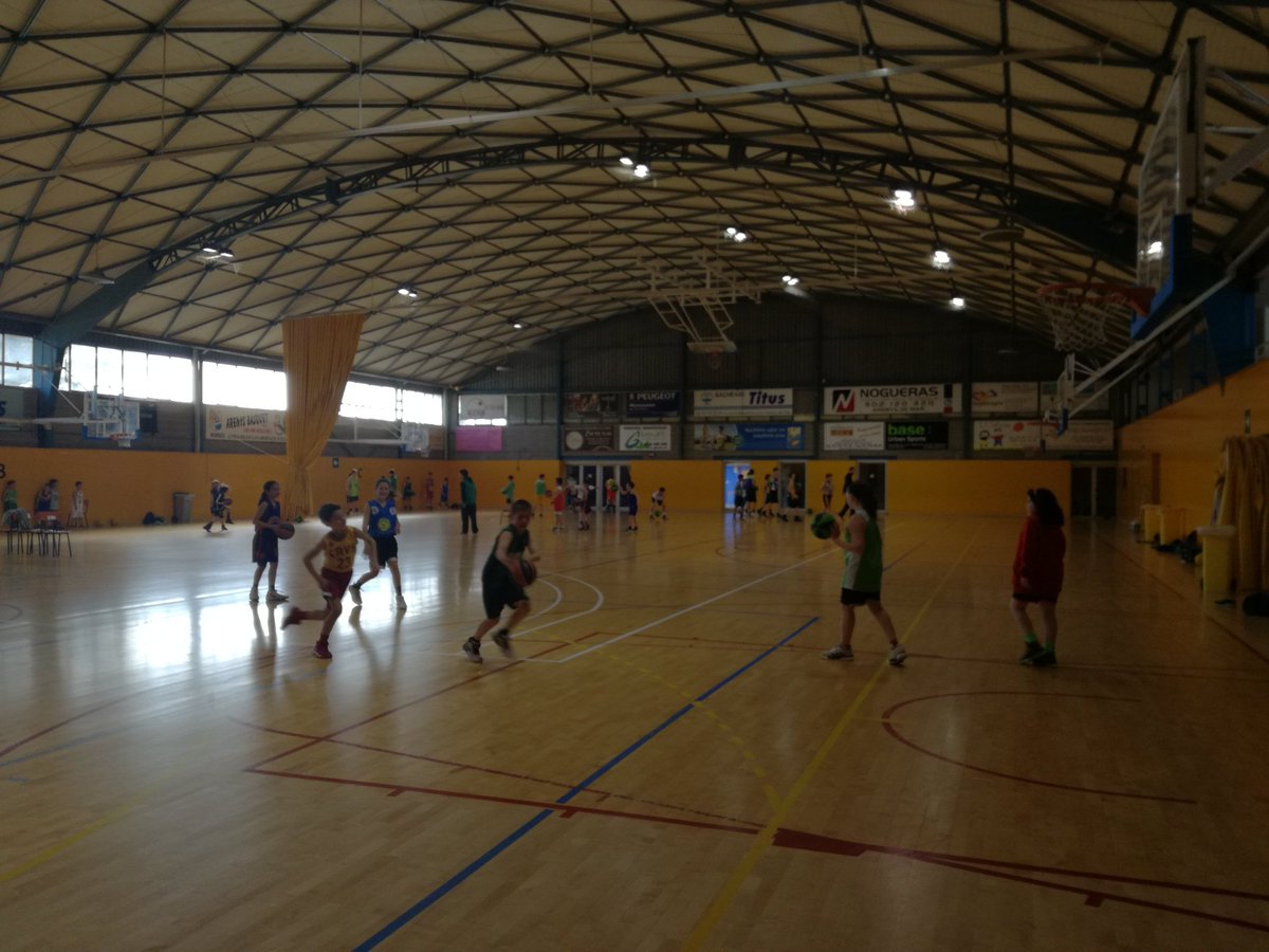 BasketBasePenya's tweet photo. Avui el primer torn d'entrenaments els fan els equips de cistella petita. A seguir treballant! 🏀💪🏼
#SomElBressol #ArenysIsComing #BadalonaÉsFutur https://t.co/ya0C5KeqZP