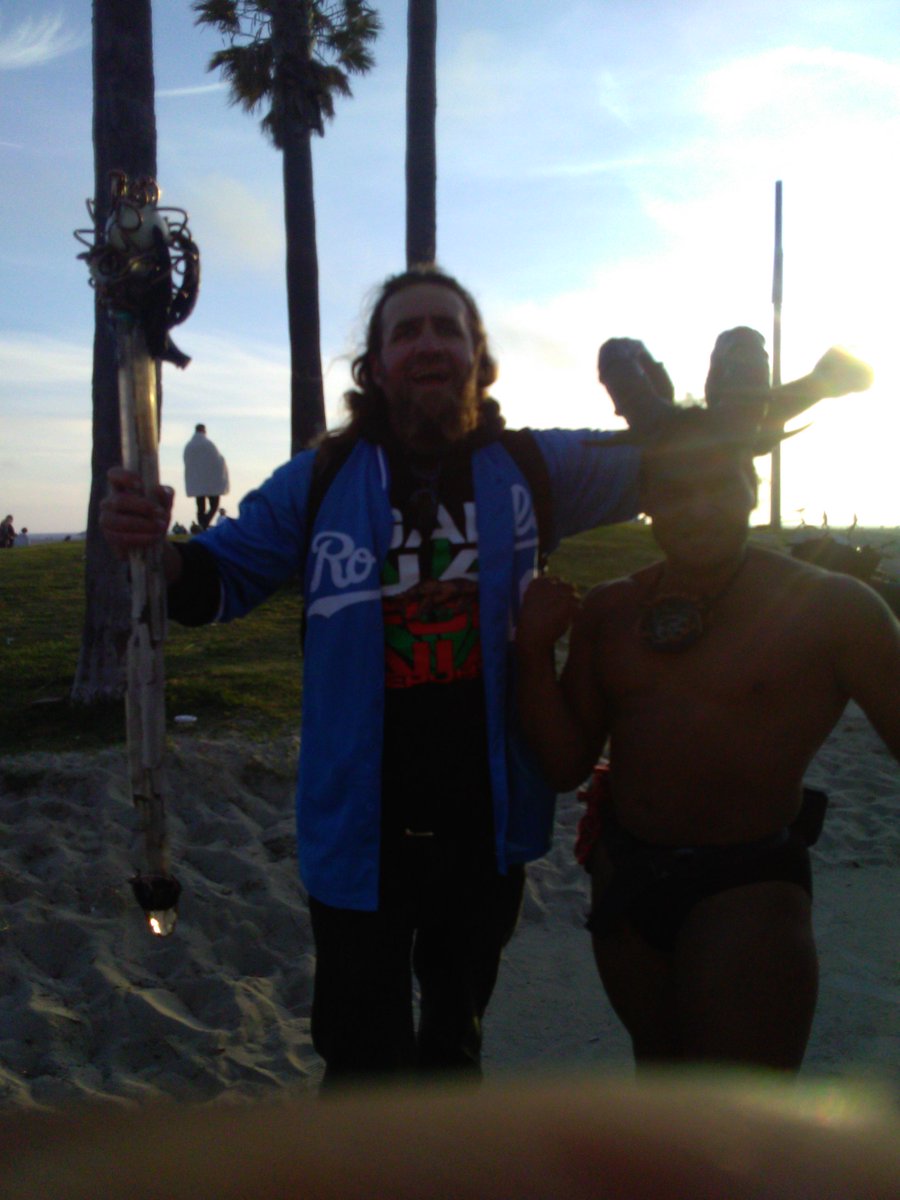 GriffKohout's tweet photo. Venice Beach... where #life happens !!!
#venicebeach #vbviews #got #warriors #gameofthrones #clowntown #greencloud #peace #love #vibes #warlock #wizard #fitness #la #usa #human #earth #socal #westcoast #diversity #equality #unity #squad #team #power #levelup #evolve https://t.co/UOYO3vIUqO