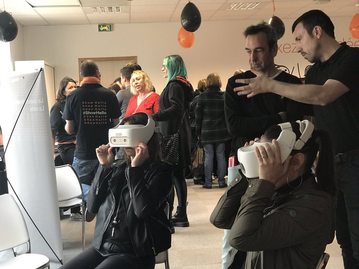 AurelieLARRIVET's tweet photo. Djingo, la VR Expérience en 5G, le club des objets connectés, le coach financier, le vote, Maison protégée, Maison connectée .. autant de nouveautés présentées au #ShowHello @OrangeOccitanie à nos collaborateurs par nos salariés #amb_digit #ProudtobeOrange https://t.co/f8yr3ZVpQu