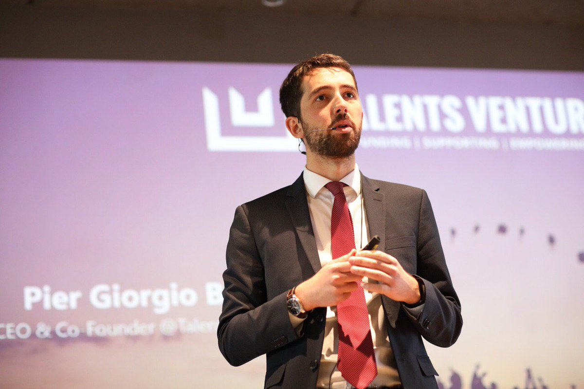 Banca_MPS's tweet photo. Piergiorgio #Bianchi di #talentventure presenta alla giuria di #OfficinaMps il progetto che permette a #Banche e intermediari di finanziare l’istruzione universitariarie in maniera #sostenibile. #SelectionDay https://t.co/uSaY6YitRo