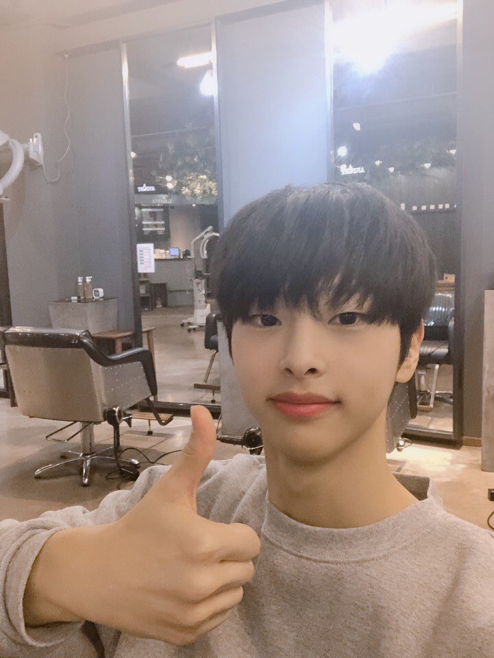 jaebinfiles's tweet photo. 🏹 pre-debut jaebin is the cutest &amp; perhaps, this is his favorite pose 👍🏻
©️ctto

#이재빈 #프로듀스X101 #프로듀스_X_101 #PRODUCEX101 #PRODUCE_X_101 https://t.co/wwInAlg8jN