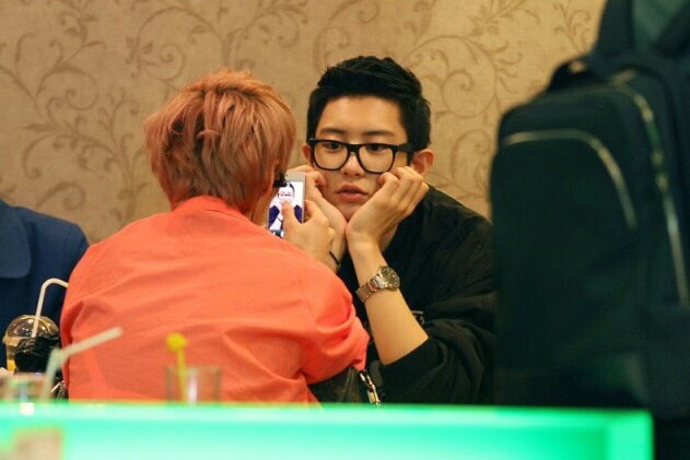 chankyung__'s tweet photo. Isn’t this the cutest thing?!?! 😆 #CHANYEOL #EXO @weareoneEXO https://t.co/2PkG0HwcLs