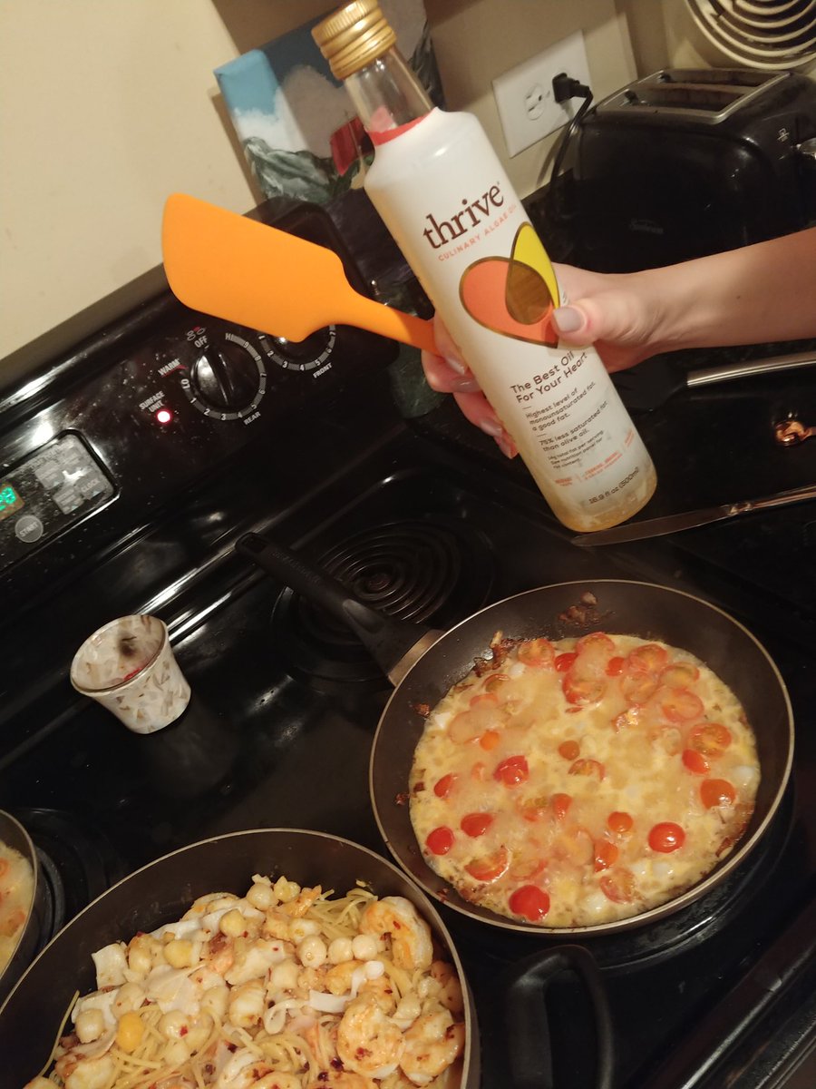 ShilohStorm's tweet photo. Made some delicious meals using my new #organic heart-healthy cooking oil this past weekend! Thanks @Tryazon & @thrivealgae 😋 #TryThrive #AlgaeOil #Tryazon https://t.co/kE3H4ycpBT