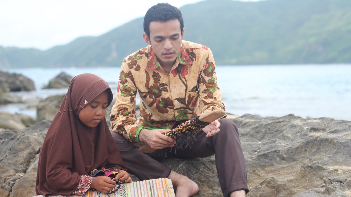Gamal_Albinsaid's tweet photo. 2. Dik Risna, Mimpi itu murah, mendapatkannya mahal! Kejarlah mimpimu seperti seorang pejuang! Tidak ada lift untuk meraih mimpi, kamu harus naik tangga! Keep your feet on the ground and the vision on the sky. https://t.co/dRn2yqCxdl