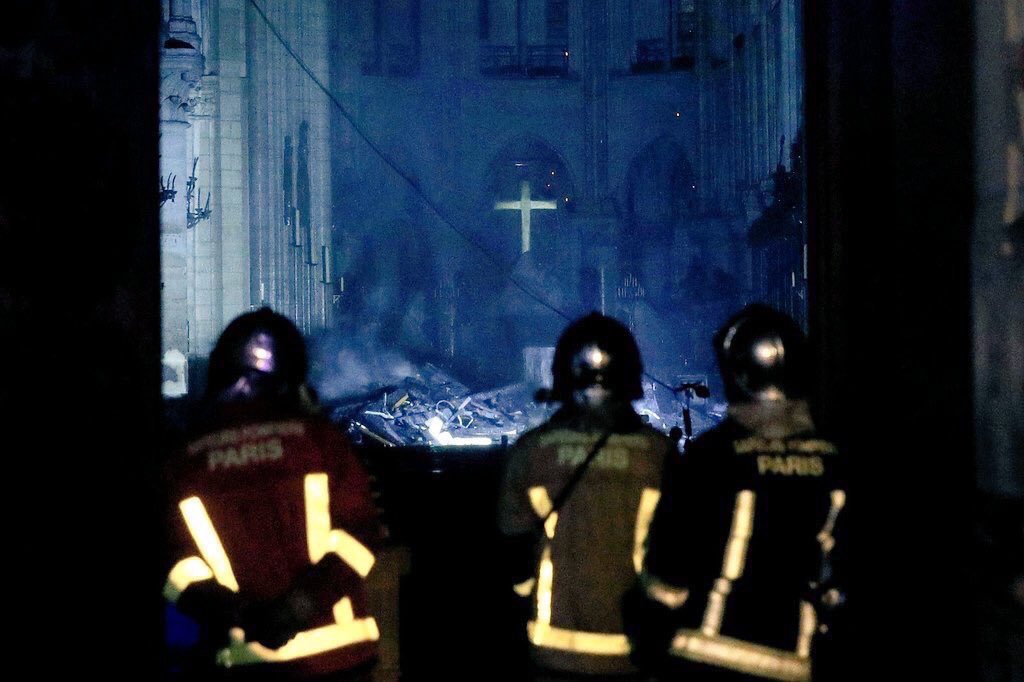 AimonsNotrePays's tweet photo. Superbe image. #NotreDame https://t.co/1xe9RYPGSh