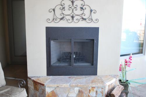 fireplaceshops's tweet photo. Custom door available in custom sizes, designs and finishes.
🔗https://t.co/i3RkXYoah6
#fireplacedesigngallery #fireplacegallery #fireplacedesigns https://t.co/T3yjldTaXl