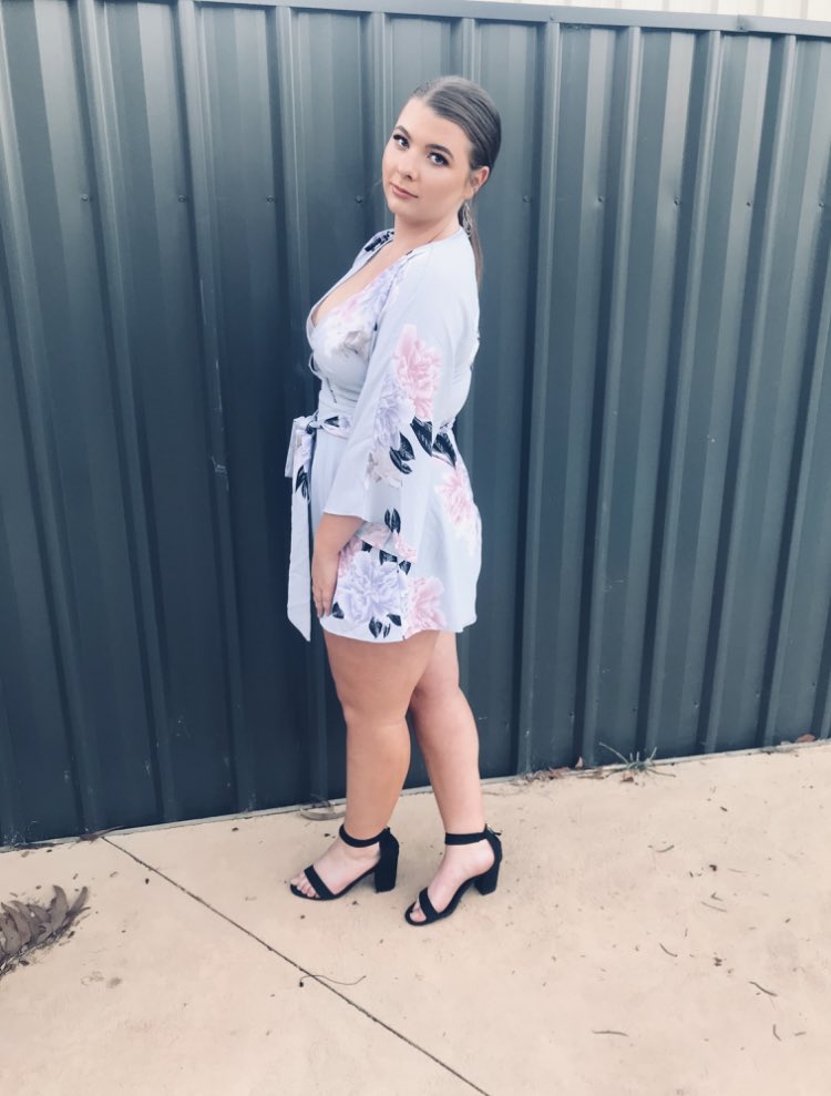 Tcarm0's tweet photo. Happy Tuesday my loves! 💜 I hope life is treating you well with the joy of happiness 🙏🏻 @GraysonDolan @EthanDolan here is some photos before I tore every ligament in my foot 🤦🏽‍♀️#Tuesdayselfie #dolantwintuesday #DolanTwins https://t.co/p44PsL2hZG