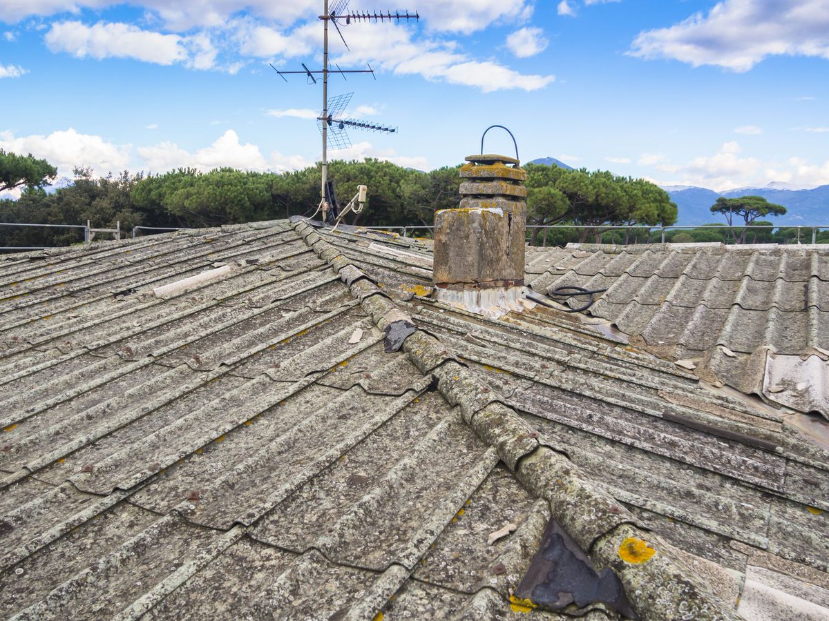TrainingAidAus's tweet photo. Learn how to #identify and correctly #handle #materials containing #asbestos without putting your #health and #work at #risk. #Enrol in our #Online Asbestos #Awareness #Course. https://t.co/9dgRzqSVVl https://t.co/CnAMLPemnr