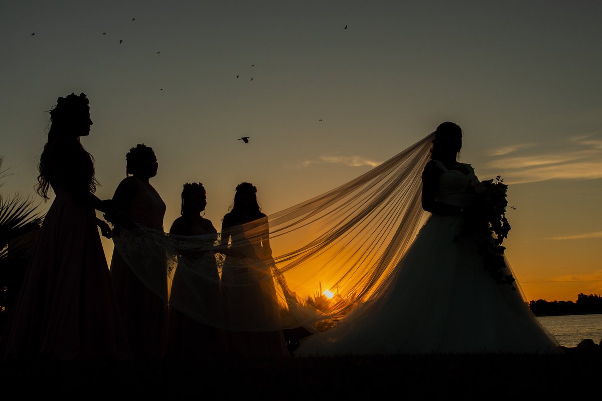 1Plus1Studio's tweet photo. Bride and her bridesmaids! #weddingphotography #wedmegood #dubai #dubaiwedding #1plus1studio #destinationwedding https://t.co/pU4Uj4esz3