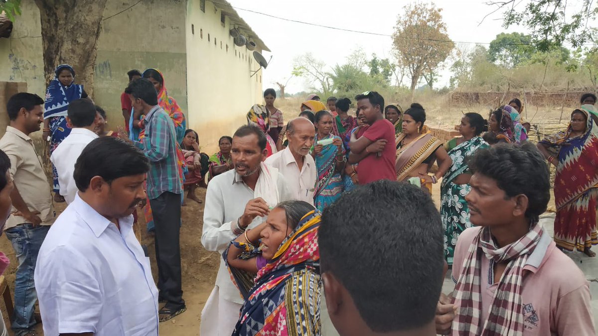 singhjogeshk's tweet photo. ସଦର ବ୍ଲକ ର ରୂପିଡିହି ଗ୍ରାମକୁ ନିର୍ବାଚନୀ ପ୍ରଚାର ରେ ଯାଇ ସ୍ଥାନୀୟ ବାସିନ୍ଦାଙ୍କ ସହିତ ଆଲୋଚନା କରିଲି ଏବଂ ଭୋଟ ଭିକ୍ଷା କରିଲି।
#ଘରେଘରେଶଙ୍ଖ #ସୁନ୍ଦରଗଡରେଶଙ୍ଖନାଦ
#GhareGhareSankha #SundargarhReSankhanada
@bjd_odisha https://t.co/lyfSi7NKJ2